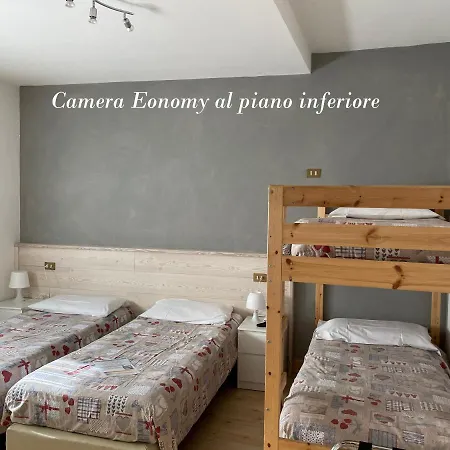 Sciatori 3 Stelle Superior מלון