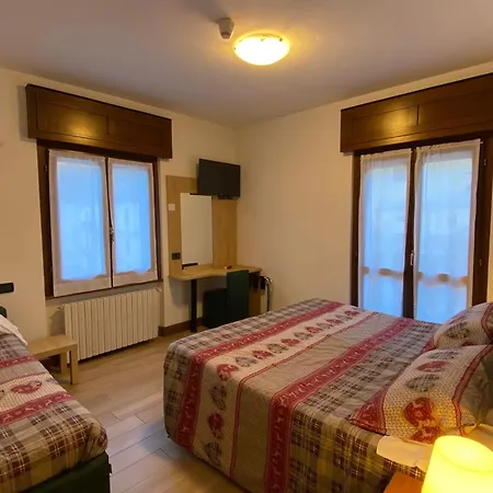 Sciatori 3 Stelle Superior 3* Temù