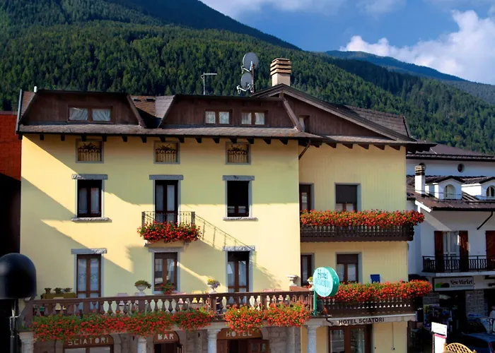 Hotel Sciatori 3 Stelle Superior Temù